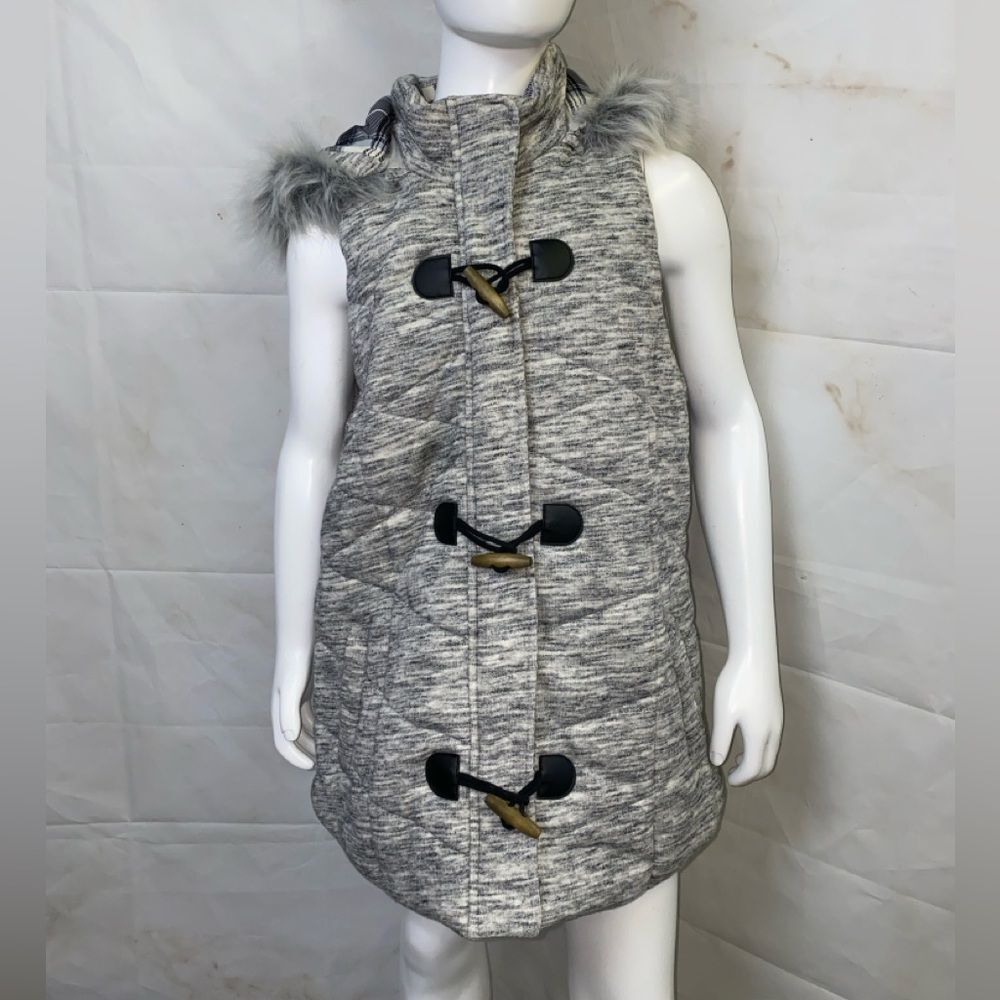 Maurices Women's vest with faux fur hood sz Medium